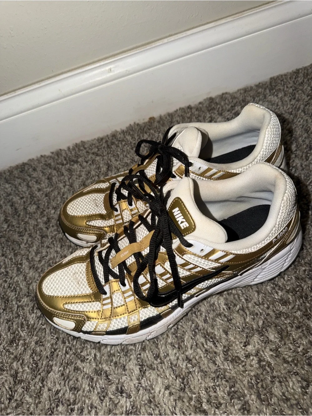 Nike  Men’s White and Gold Running Sneakers